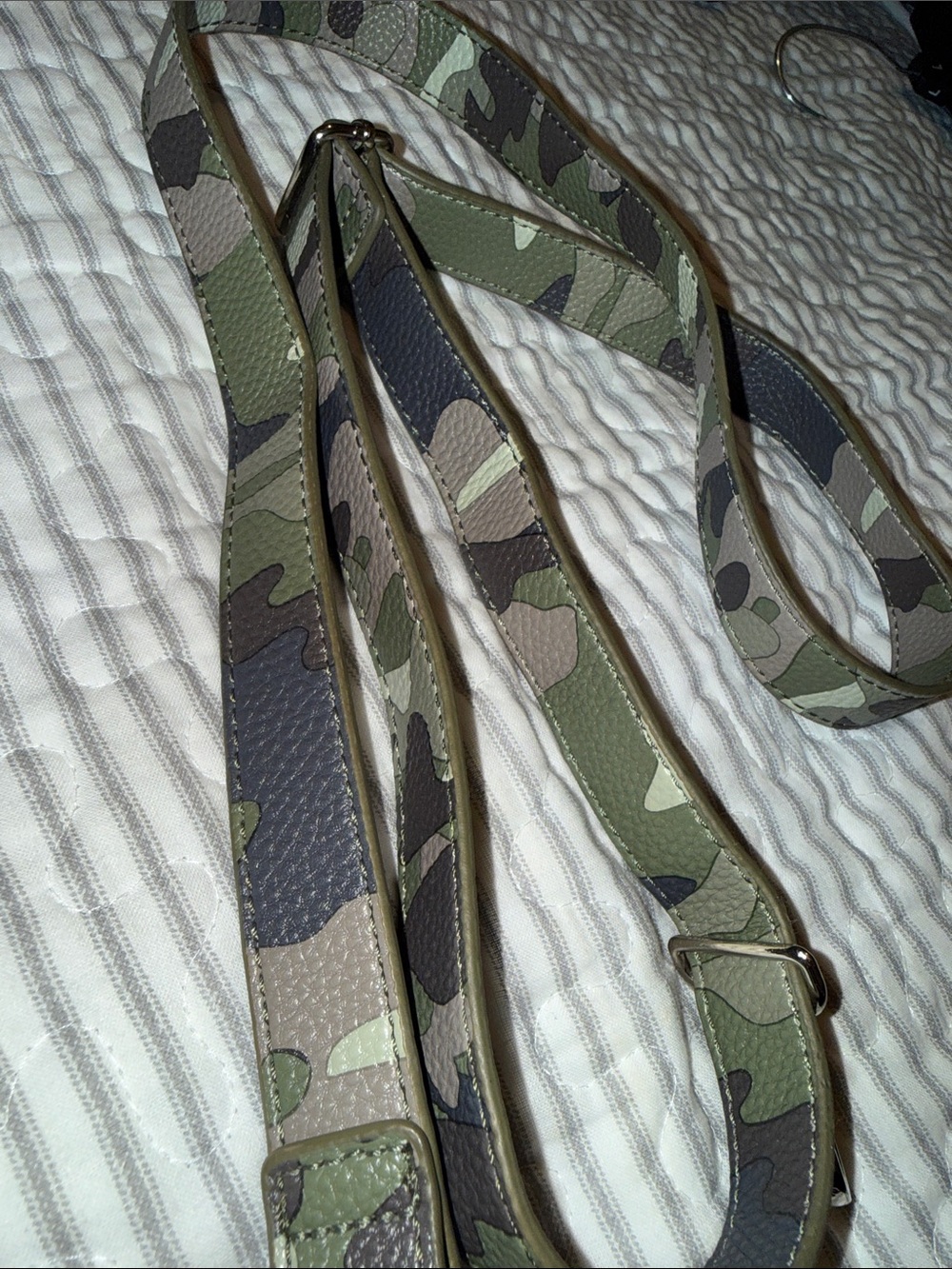 Camouflage Leather Look purse strap.